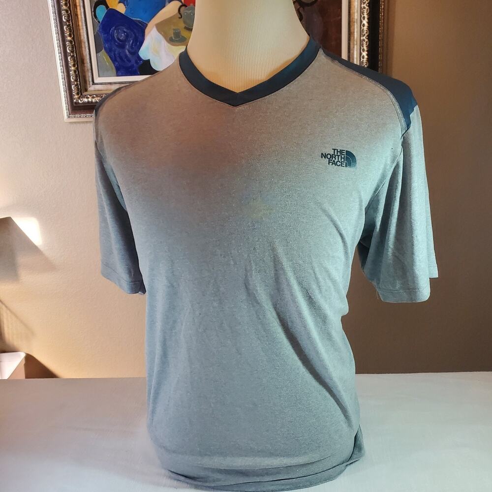 The North Face Men's Shirt | V-Neck XL